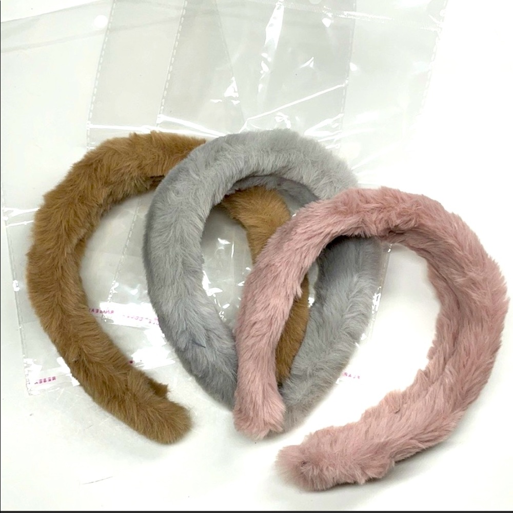 🎄 NEW LISTING ~ Faux Fur Headbands 🎁
